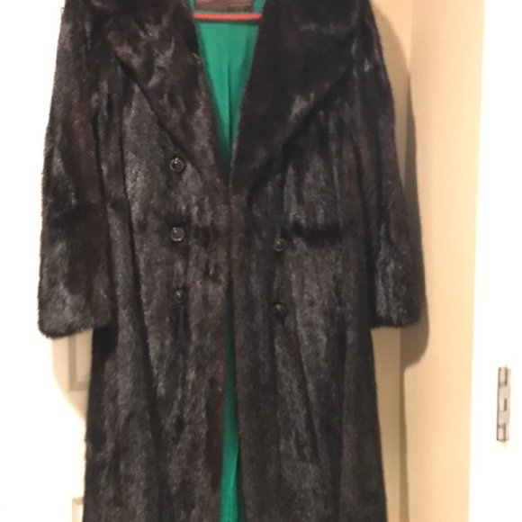 Vintage Lowenthal's Mink Fur Coat, Cuffs, & Hat - Picture 6 of 6